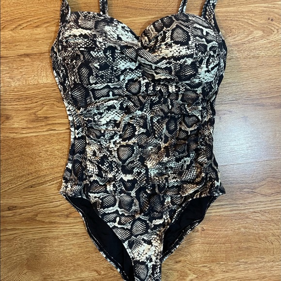 Women Swimsuit - Picture 1 of 5